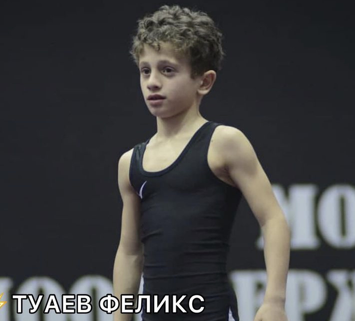 В Дагестане проходят соревнования по вольной борьбе в рамках лиги «Вольник». Новоиспеченным победителем турнира стал Феликс Туаев (28 кг). 
